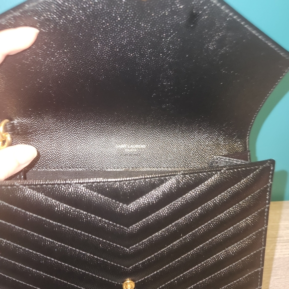 AUTHENTIC SAINT LAURENT QUILTED FLAP WRISTLET - Picture 4 of 16